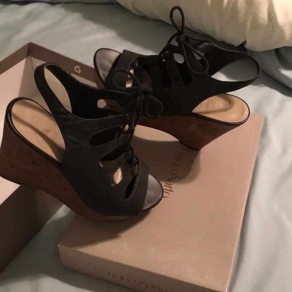 Black wedges